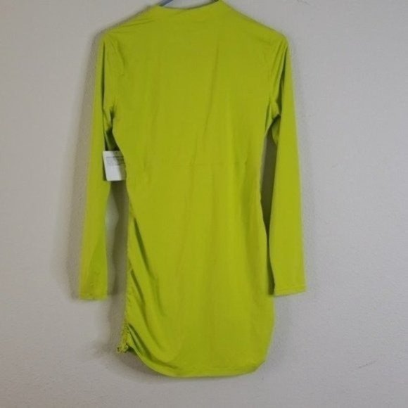 Sold NWT Athleta Long Sleeve Ruched Rash M - Picture 7 of 7